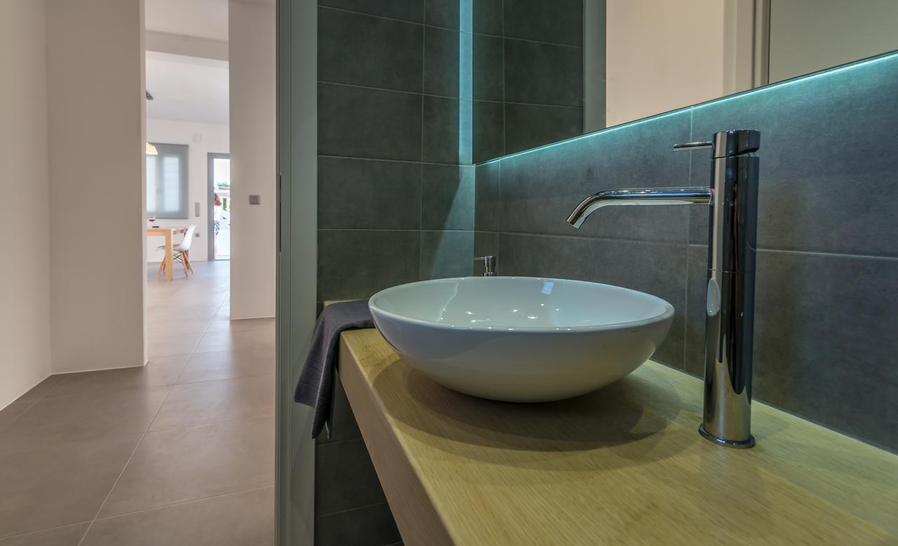 Milos Waves Luxury Apartments بولونيا المظهر الخارجي الصورة